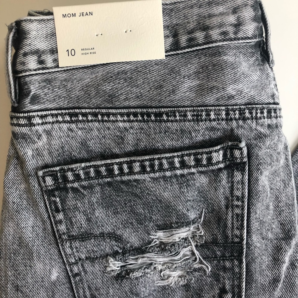 NWT AE Mom Jeans-Distressed-High Waist-Size 10
